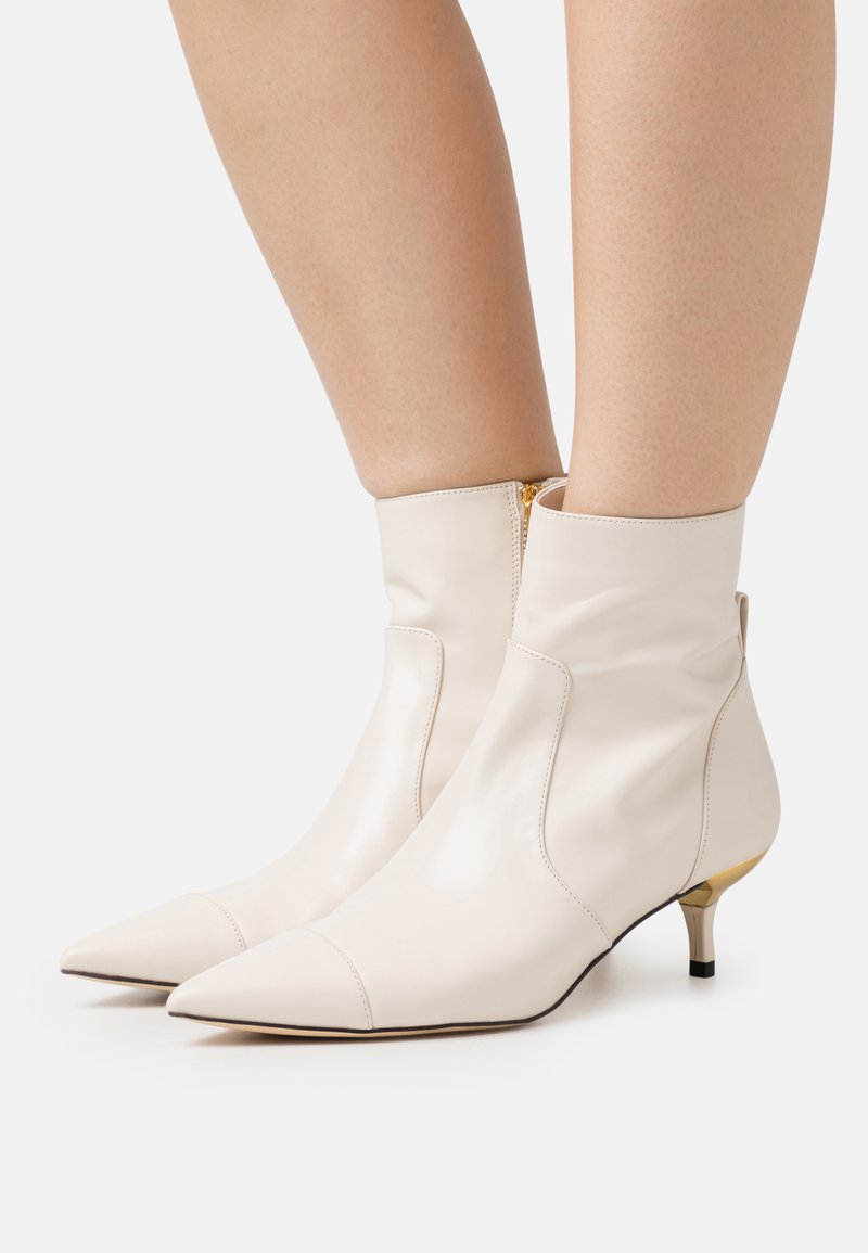 MICHAEL Michael Kors KADENCE KITTEN Classic ankle boots light cream