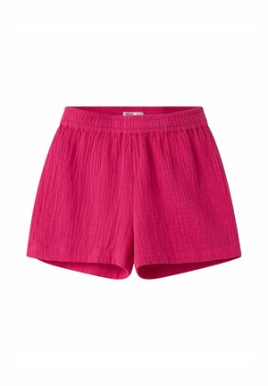 Pantalones cortos de tela texturizada de color rosa brillante con cintura elástica, diseñados para un uso informal.