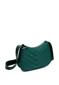 Prošívaná zelená nylonová crossbody taška s zakřiveným tvarem, stříbrným zipem a texturovaným nastavitelným popruhem. Obsahuje vzor ve tvaru cik-cak.