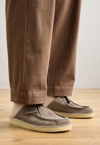 Não selecionado, grey/sage