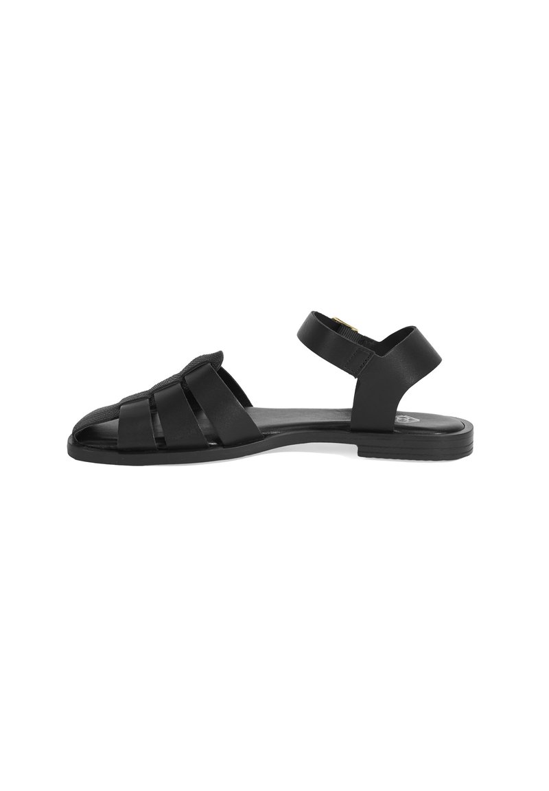 Schwarze Sandale mit flacher Sohle, offenem Zehenbereich und gekreuztem Riemendesign. Aus glattem Material gefertigt mit einem verstellbaren Knöchelriemen.