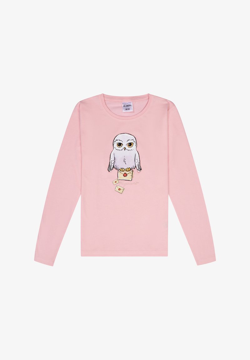 Camiseta de algodón de manga larga color rosa con un gráfico de un búho con ojos amarillos, sentado sobre una caja, rodeado de letras ilustradas.