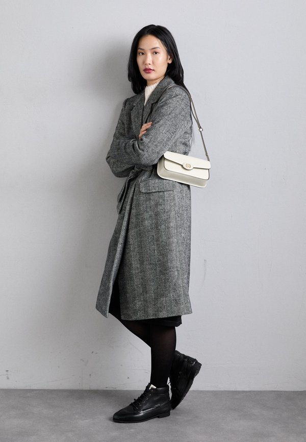 ROBINSON SHOULDER BAG - Handbag - shea butter2