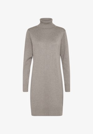 Szürke kötött garbós ruha hosszú ujjakkal, puha tapintással és testhezálló fazonnal, amely éppen a térd felett ér véget.