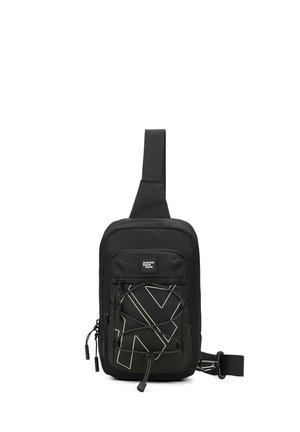 Borsa a tracolla nera realizzata in tessuto resistente, con una tasca frontale con dettagli in corda elastica, tracolla regolabile e superficie testurizzata.