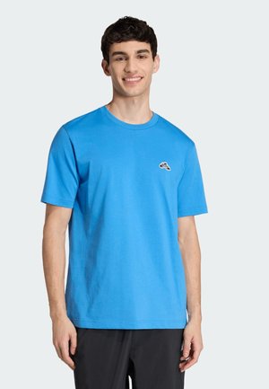 adidas Performance, SUMMER SLIDE TRIM GRAPHIC T-SHIRT - Camiseta deportiva - blue