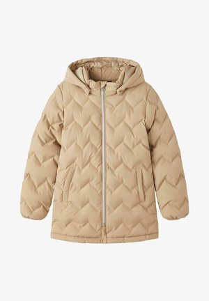 Veste matelassée beige avec capuche, dotée d'une fermeture éclair à l'avant et d'une texture matelassée en losanges. Comprend des poches latérales et des poignets élastiques.