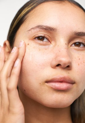 BRIGHTENING SERUM - Siero