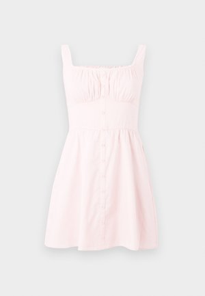 Vestido sin mangas de color rosa claro con escote cuadrado y botones en la parte delantera, que presenta una cintura ajustada y una falda acampanada.