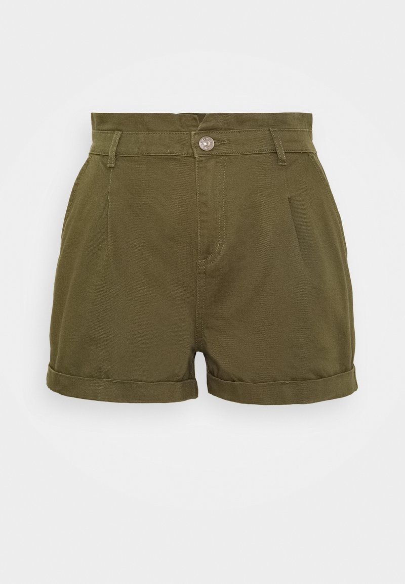 Shorts verde oliva a vita alta con risvolti, chiusura frontale con bottone e zip, tasche laterali e passanti per cintura.