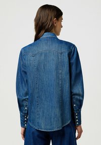 Wrangler LONG SLEEVE FOR REGULAR FIT - Skjortebluser - sparkle blue