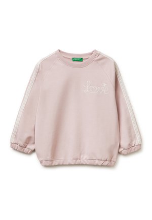 Felpa rosa chiaro a maniche lunghe con polsini ed orlo elastici, strisce di pizzo bianco sulle maniche e la parola "Love" ricamata sul petto.