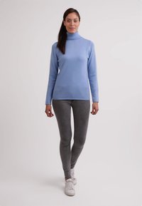 CASH-MERE CASH-MERE ROLLKRAGEN PULLOVER - Sweter