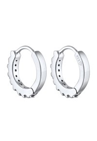 Sølv hoop øreringe med en scallop kantdesign og små huller langs den indre søjle. Fremstillet af 925 sterling sølv.