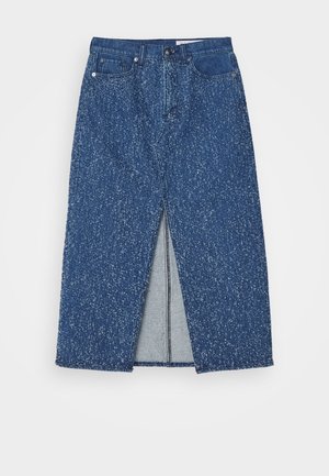 Denim skirt in dark blue with a subtle speckled pattern, featuring a front slit and classic five-pocket design, finished with metal hardware.