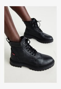 Levi's® LENNOX Bottines à lacets full black/noir