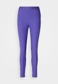 Paarse leggings met een gestructureerde tailleband met een luipaardprintpatroon, aansluitend ontwerp en naadloze stiksels langs de benen.