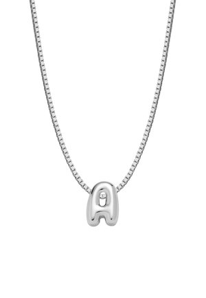 Sølv kæd necklace med en poleret, bogstav "A" vedhæng, der har en lille, indlejret ædelsten. Slank, moderne design med glat tekstur.