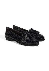 Schwarze Lacklederschuhe mit einem Krokodilsmuster, flache Sohle, abgerundete Spitze und dekorativem Schleifenakzent vorne.