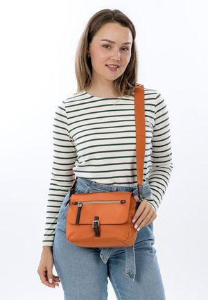 Emily & Noah Plecu soma - rust