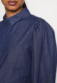 Vero Moda Petite VMNILY  - Blusa - dark blue denim