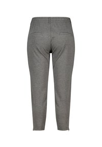 Pantalons gris fuselés en tissu doux, avec une taille élastique, deux poches arrière et des détails de couture subtils.