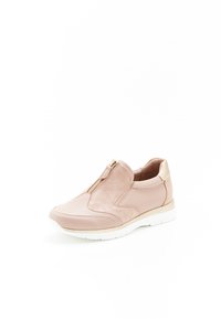 Sneaker slip-on rosa chiaro con cerniera frontale, pannelli texturizzati e lisci, accentuazione del tallone beige e suola bianca tassellata.
