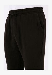 Non sélectionné, black