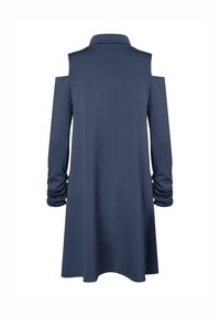 Navyblaues, langärmliges Kleid mit Cutouts an den Schultern und Raffung an den Ärmeln. Hergestellt aus weichem, leichtem Material und verfügt über einen Kragen.