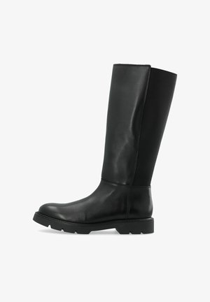 Czarne kozaki do kolan z gładką skórzaną przodem i elastycznym tekstylnym tyłem. Gruba gumowa podeszwa z teksturowanym wzorem bieżnika.