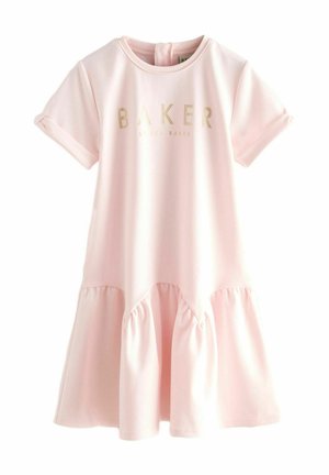 Rosa kurzärmliges Kleid mit einem gerafften Rock. Mit dem Wort "BAKER" in goldener Schrift auf der Brust. Glattes Material mit einem runden Ausschnitt.