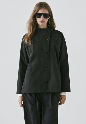 Massimo Dutti SHORT PADDED WITH COLLAR DETAIL - Parkaer - black