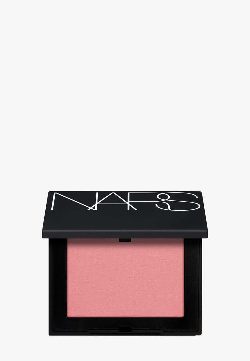 Petit étui à maquillage noir avec poudre de blush rose et logo blanc NARS sur le couvercle.