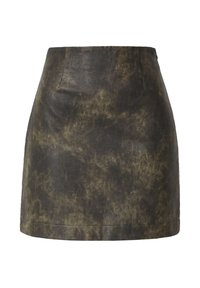 Schwarzer und olivgrüner Leder-Minirock mit glatter Textur, hoher Taille, seitlichen Taschen und einem leicht ausgestellten Saum.