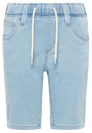 Lichtblauwe denim shorts met elastische tailleband en witte trekkoord, voorzien van voorzakken en lusjes voor een riem.