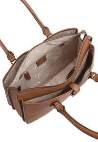 Tan leren handtas met twee handvatten, ritsafsluiting en een ruime binnenkant met meerdere vakken en een gladde stofvoering.