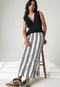 Next COLUMN - REGULAR FIT - Maksihame - black white