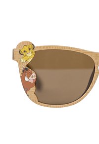 Occhiali da sole marroni con montatura testurizzata e decorata da personaggi dei cartoni animati sulle tempie. Lenti specchiate con un design giocoso.