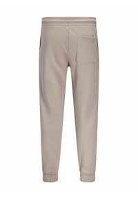 Beige joggerbroek met elastische tailleband en boorden, voorzien van een enkel achterzakje aan de rechterkant.