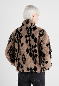 ONLY POP TEDDY - Vinterjakke - mocha meringue,black