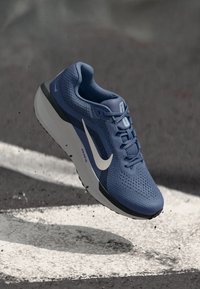 Nike Performance AIR WINFLO 11 - Utcai futócipők - world indigo/sail/light armory blue/anthracite/summit white/pure platinum