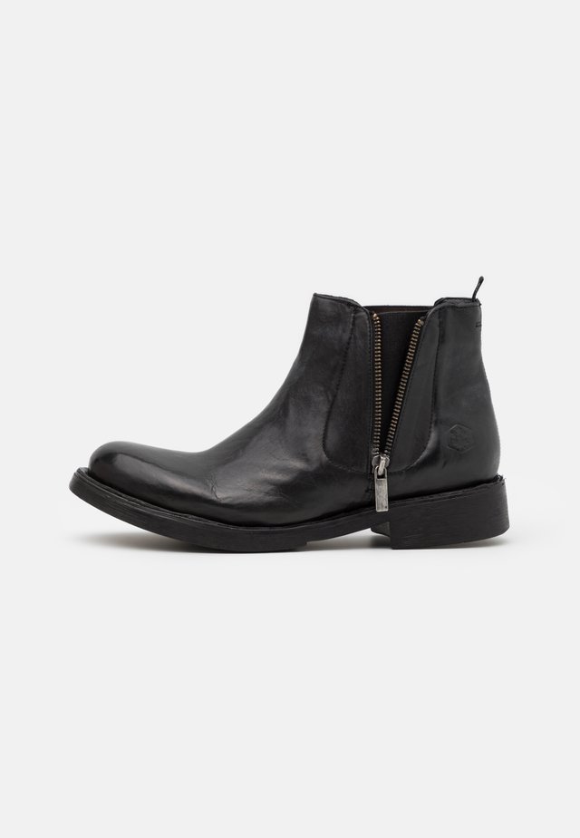 ROY - Nilkkurit - black