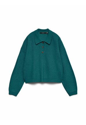 Kraj pulover v smaragdno zeleni barvi z rebrasto teksturo, tremi rjavimi gumbi in ovratnikom. Ima široke, dolge rokave in sproščen kroj.