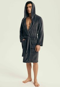 Hooded gray bathrobe made of soft fabric with long sleeves, tied at the waist, featuring two front pockets and a textured finish.