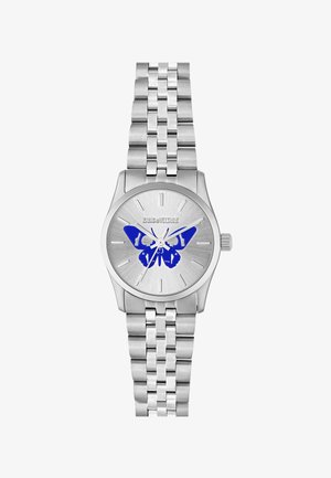 Sidabrinis nerūdijančio plieno laikrodis su apvaliu ciferblatu, kuriame yra mėlynos drugelio dizainas ant šlifuoto sidabro fono ir su sujungta apyranke.