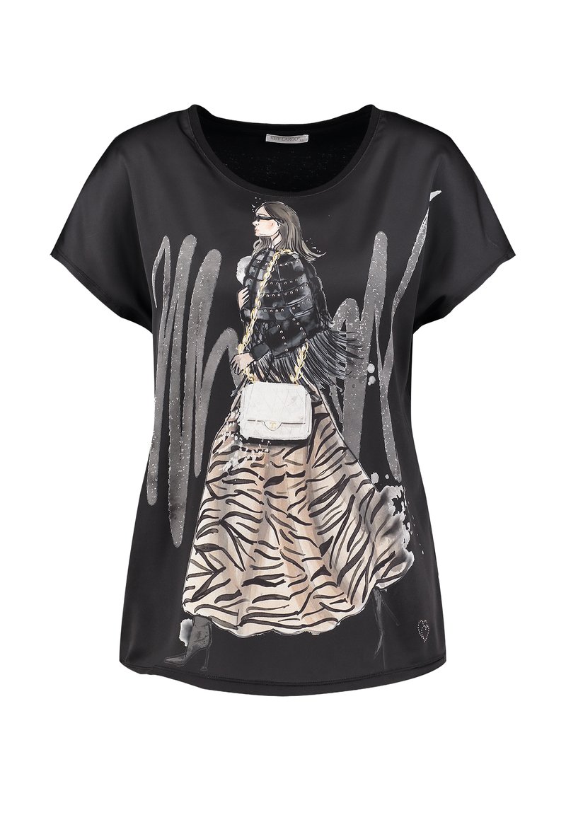 Zwart top met korte mouwen, featuring een grafische print van een stijlvolle figuur in een rok met zebra-print, met een handtas met kettingschouderband en metallic accenten.