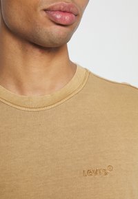 Levi's® VINTAGE - T-shirt básica - petrified oak