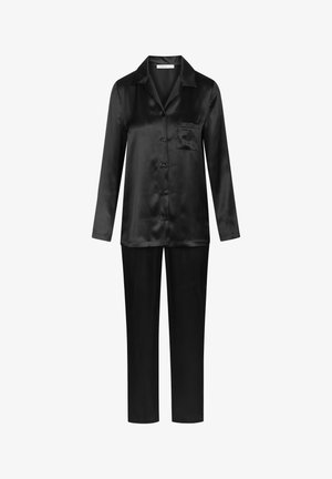 Set di pigiami in raso nero composto da una camicia a maniche lunghe con bottoni e tasca applicata, abbinata a pantaloni dritti. Texture liscia e design elegante.