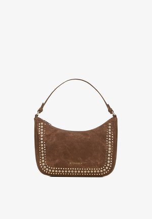 Hnědá semišová kabelka přes rameno se zlatými očky zdobícími přední část, krátkým držadlem a malým logem značky uprostřed dole.