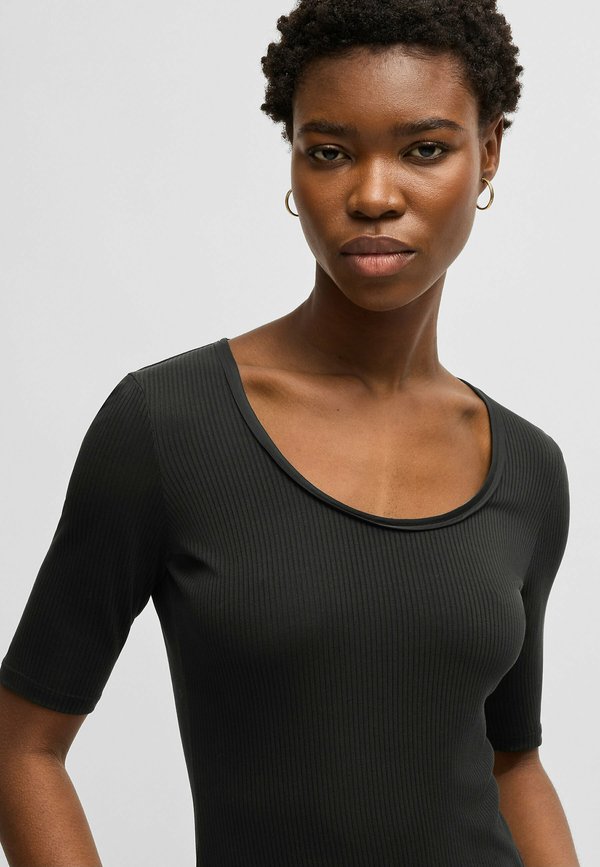 EJITA - Basic T-shirt4